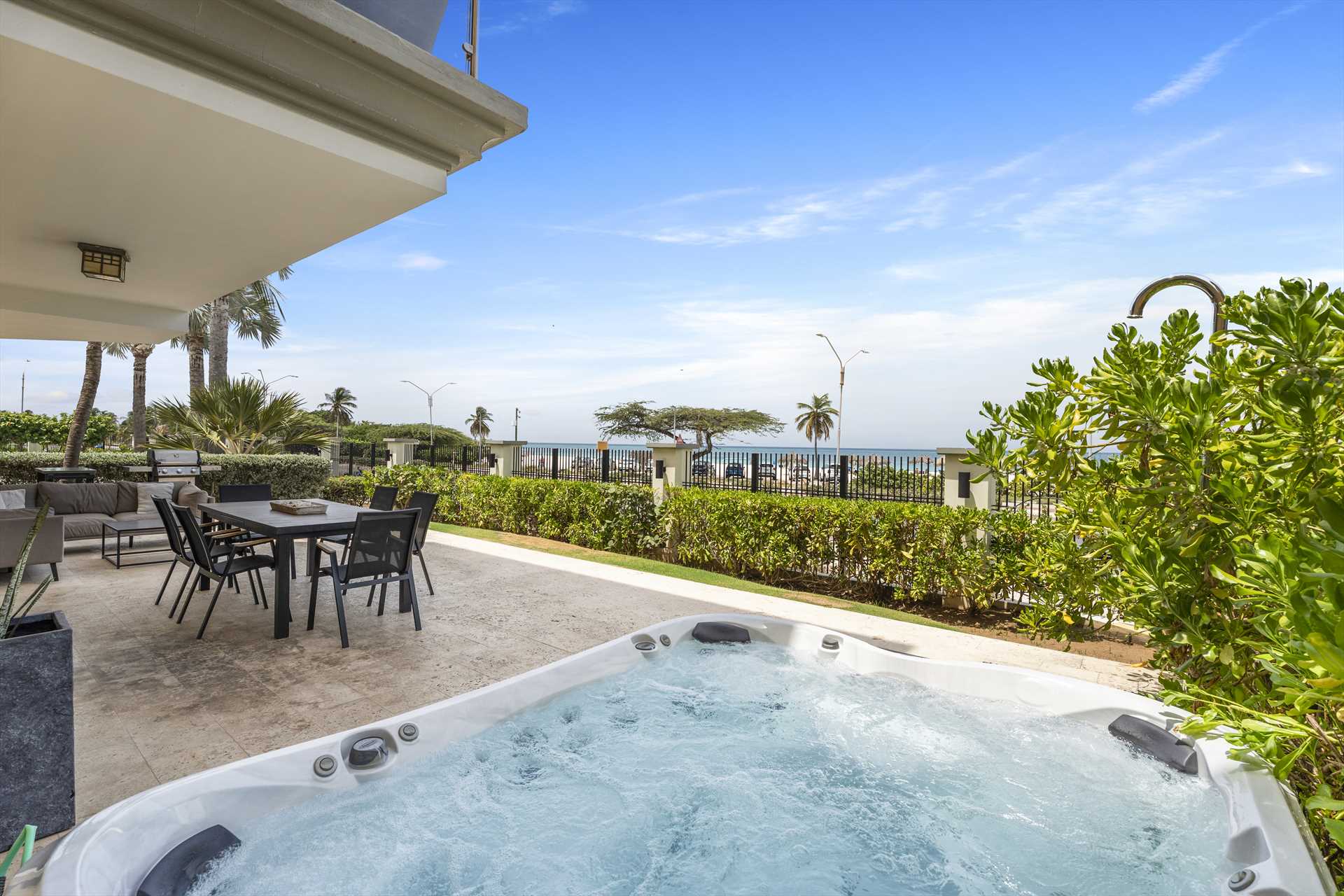 Ocean Extravaganza Three-bedroom condo