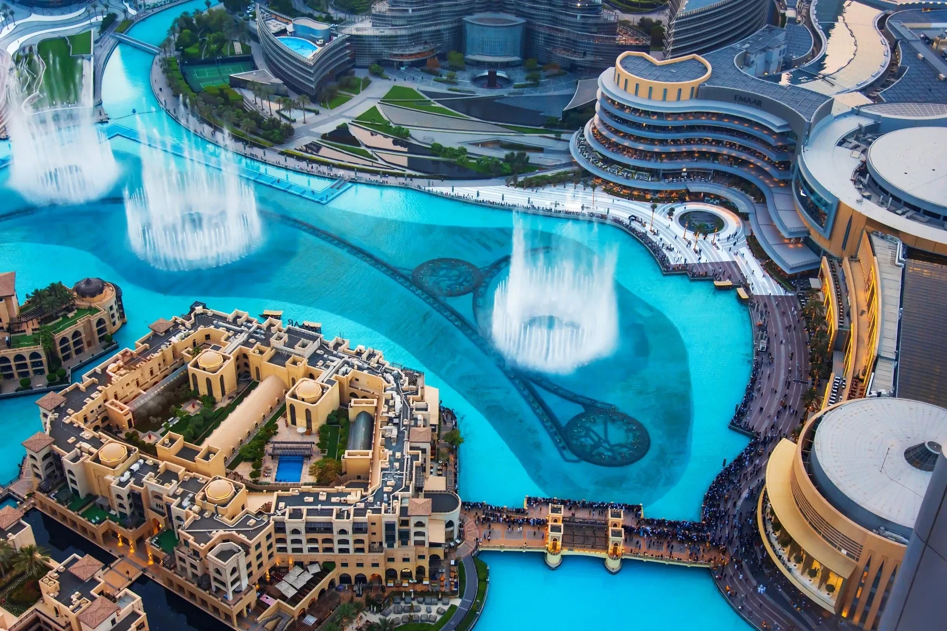 uae-dubai-mall-fountain