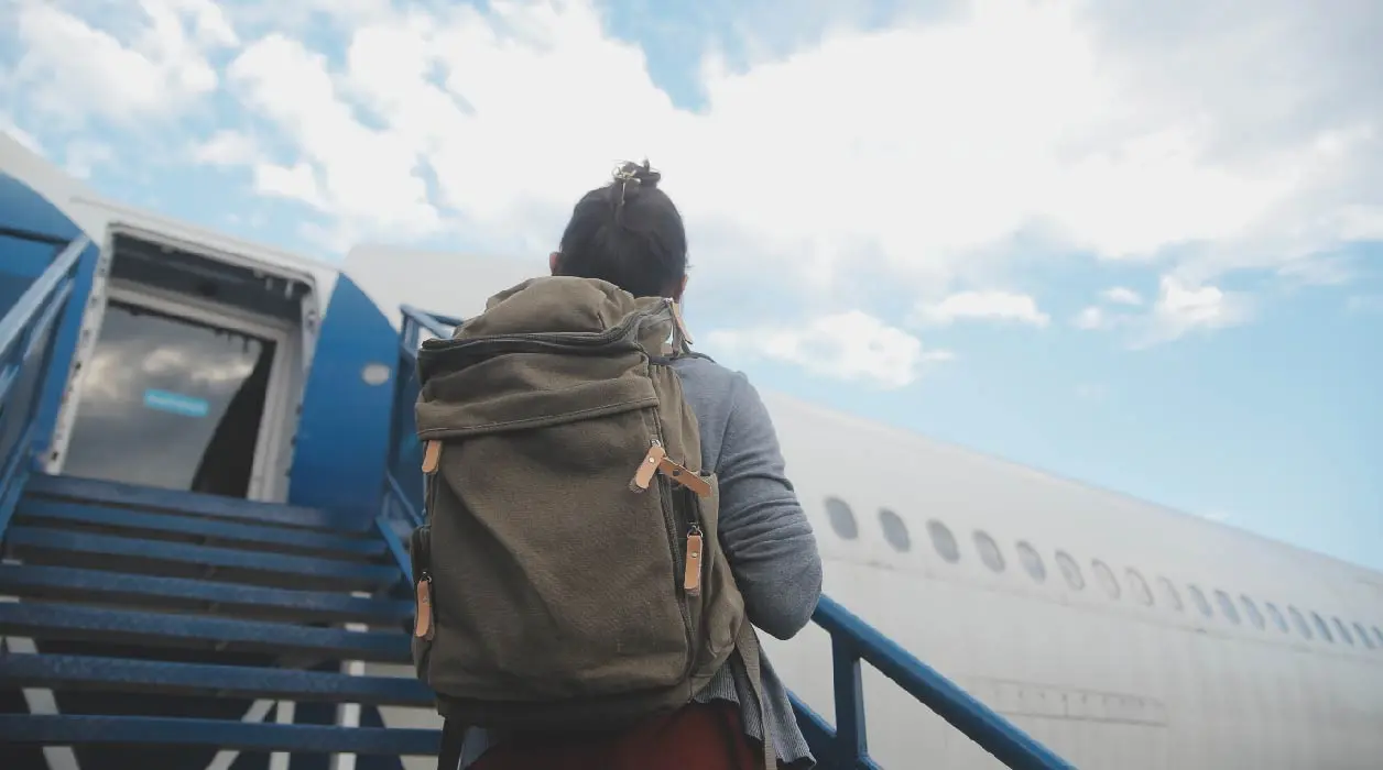 woman-traveler-01